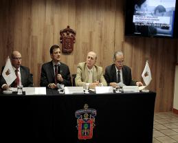 El maestro Itzcóatl Tonatiuh Bravo Padilla, exhortó a las autoridades de los gobiernos federal y estatal a no disminuir el presupuesto a la educación